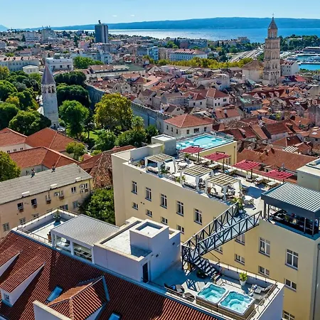 Отель Cornaro 5*