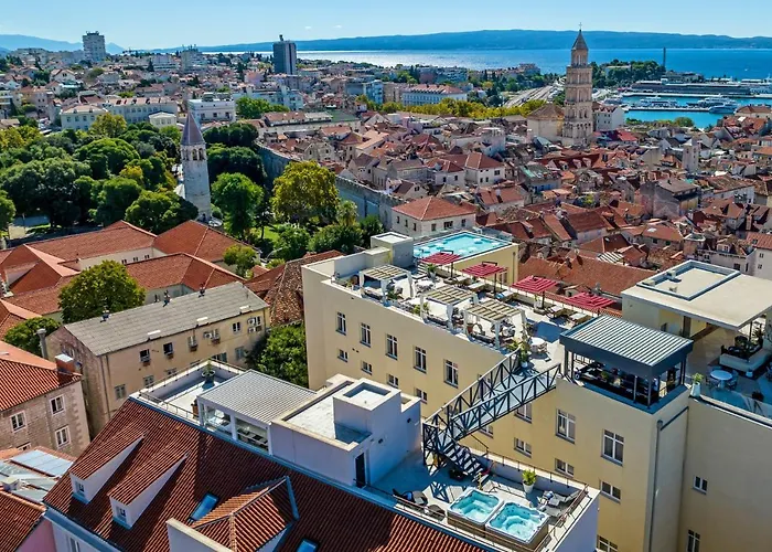 호텔 코르나로 5*